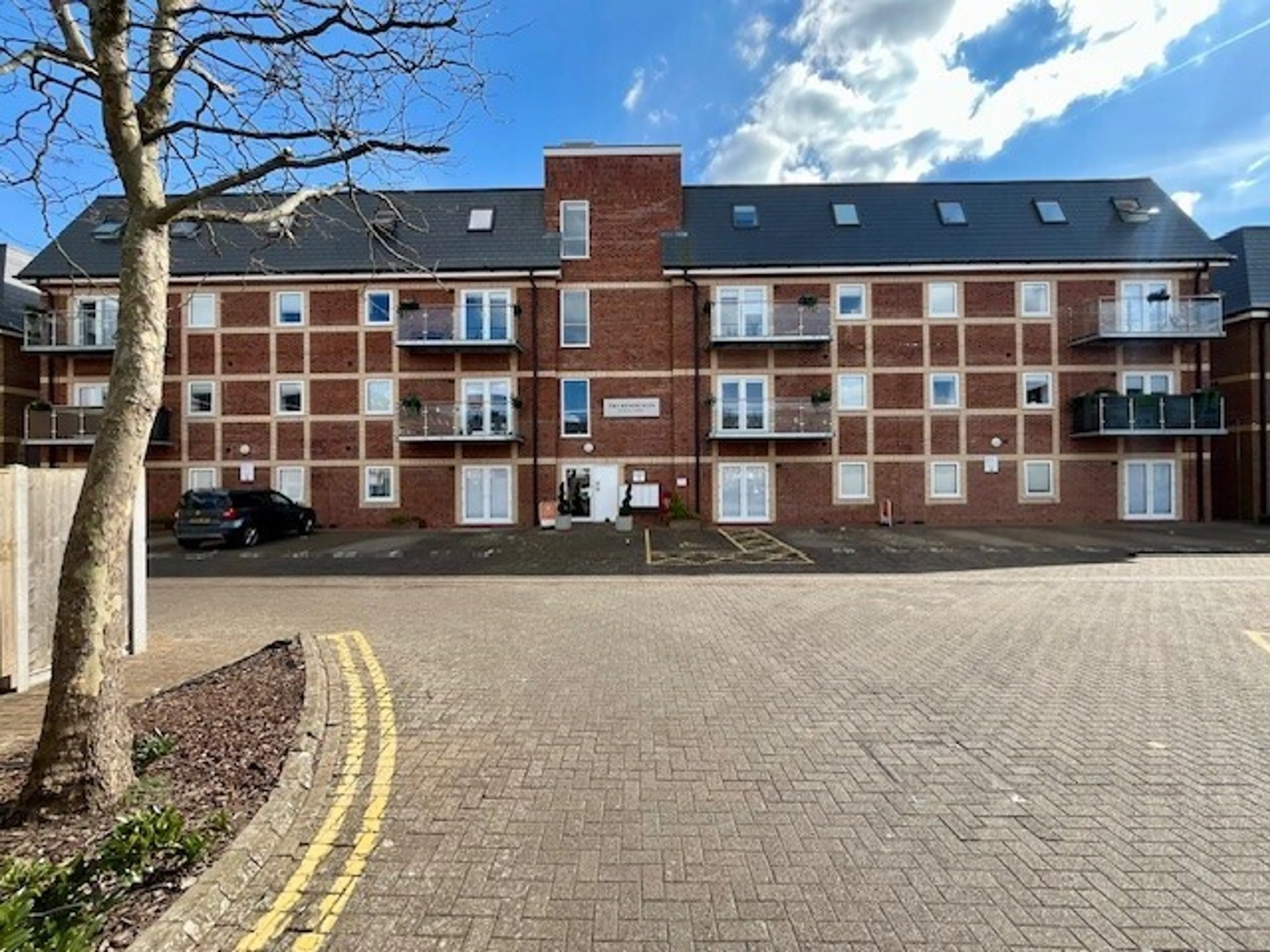 Flat Gatehouse Way in Aylesbury