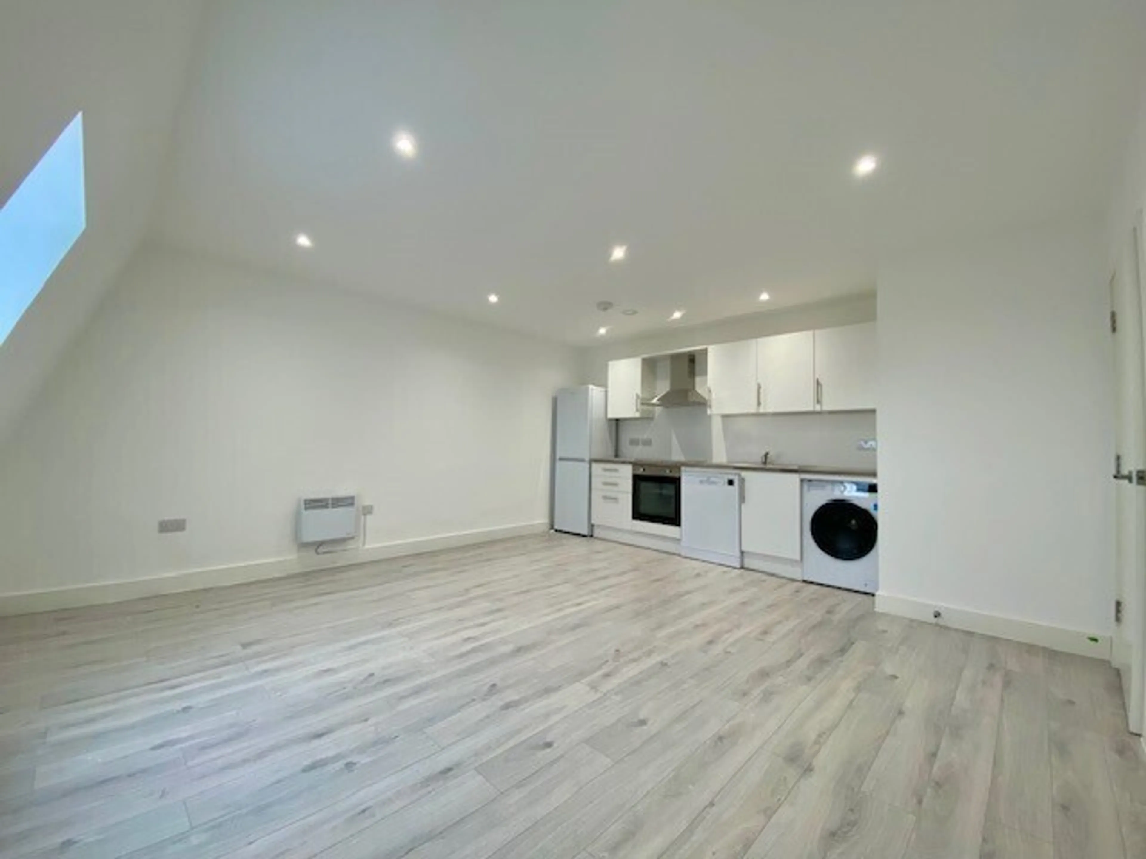 Flat Gatehouse Way in Aylesbury