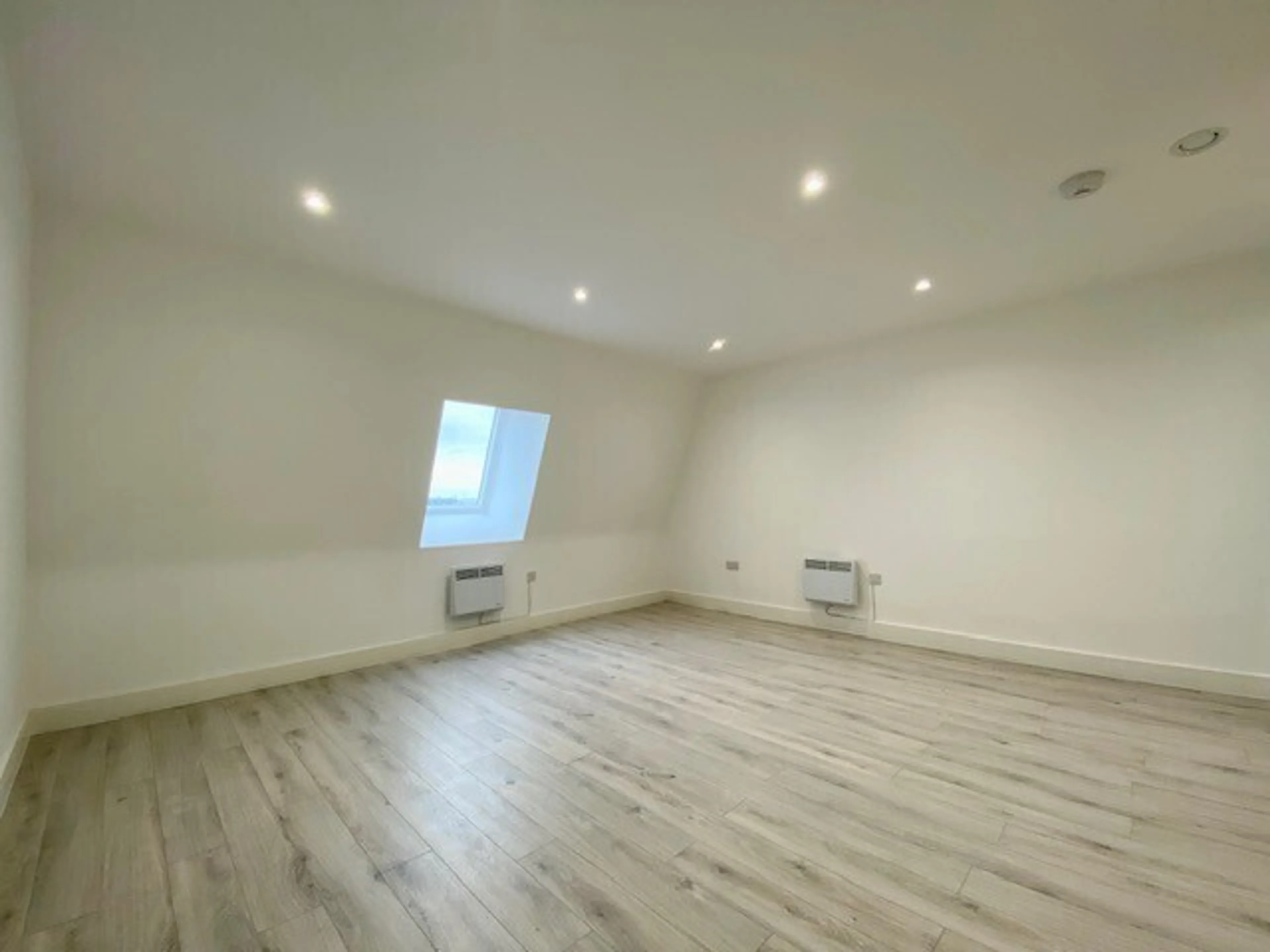 Flat Gatehouse Way in Aylesbury