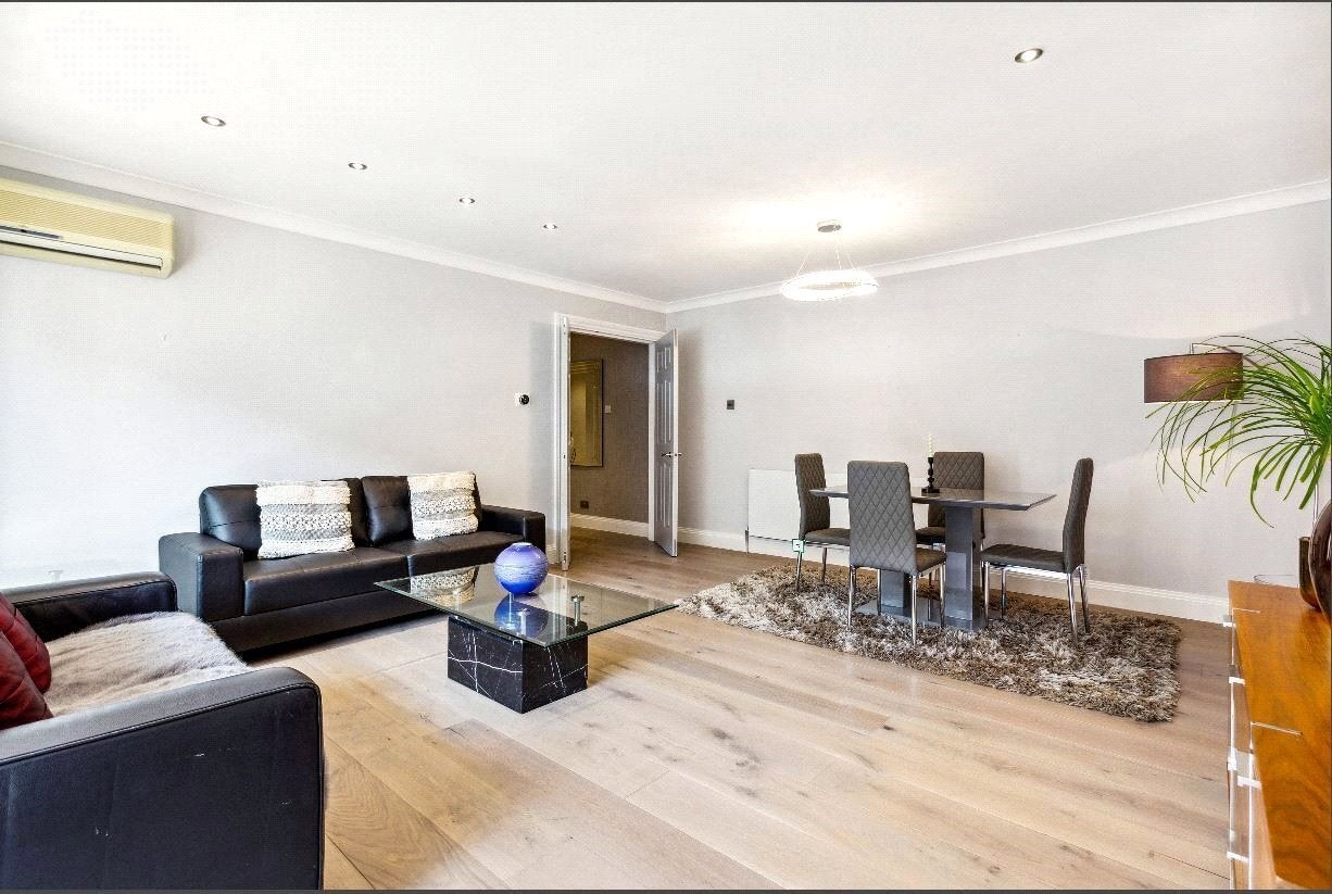 Flat Pembroke Road in Greater London