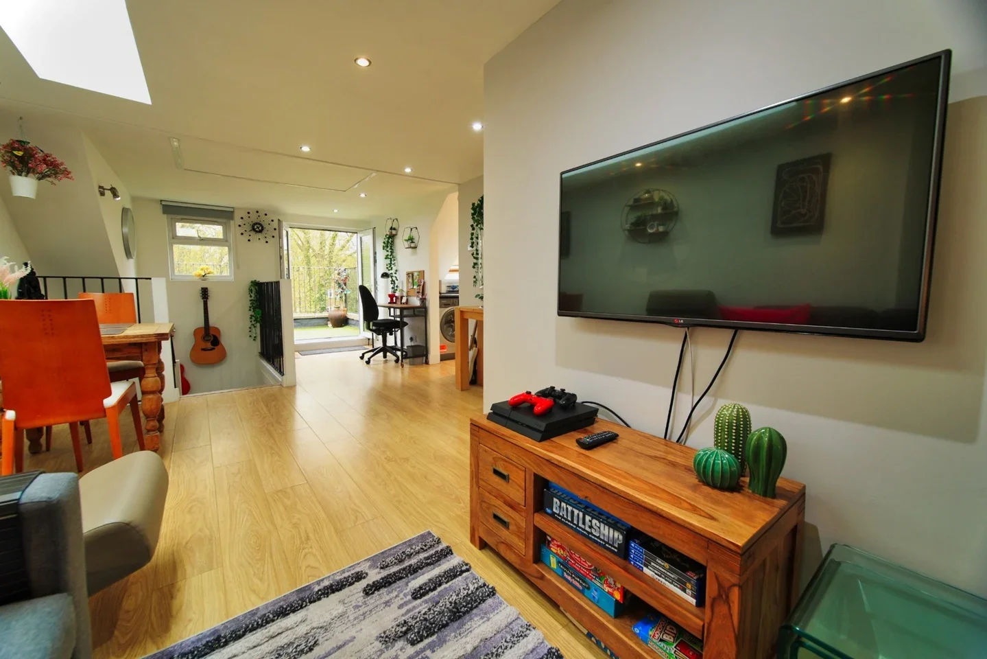 Flat Petherton Road in Greater London