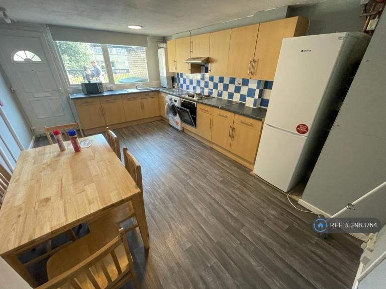Room Barchester Close in Greater London