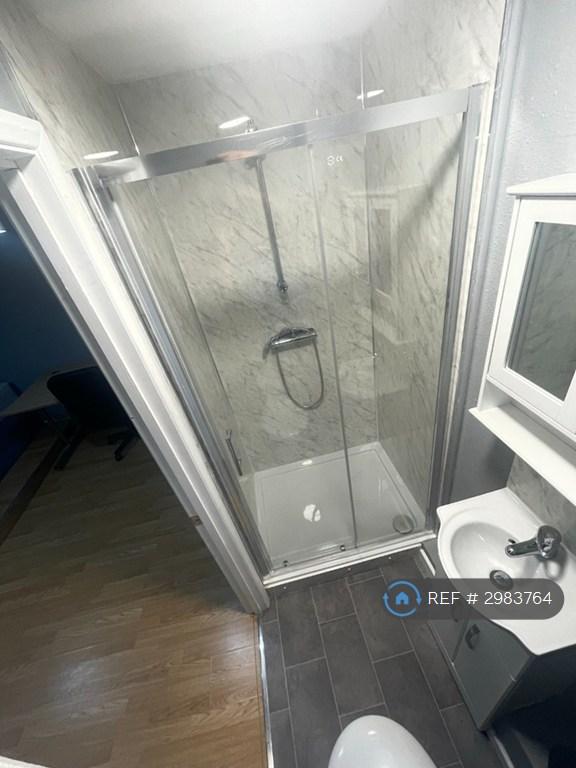 Room Barchester Close in Greater London