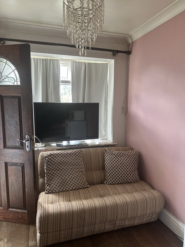 Room Castleview Road in Slough