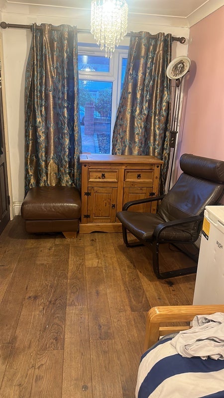 Room Castleview Road in Slough