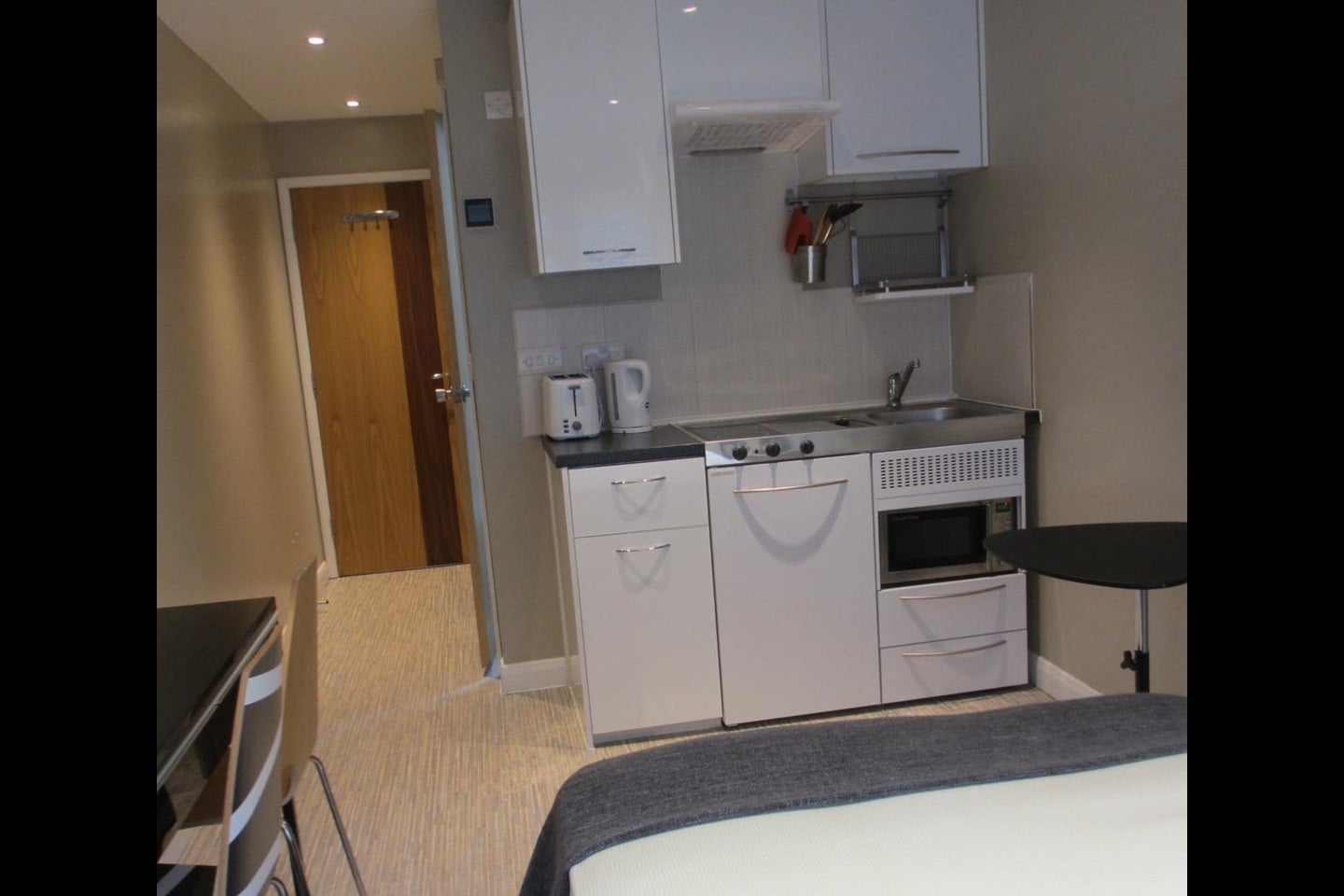 Room Moore Grove Crescent in Borough of Runnymede