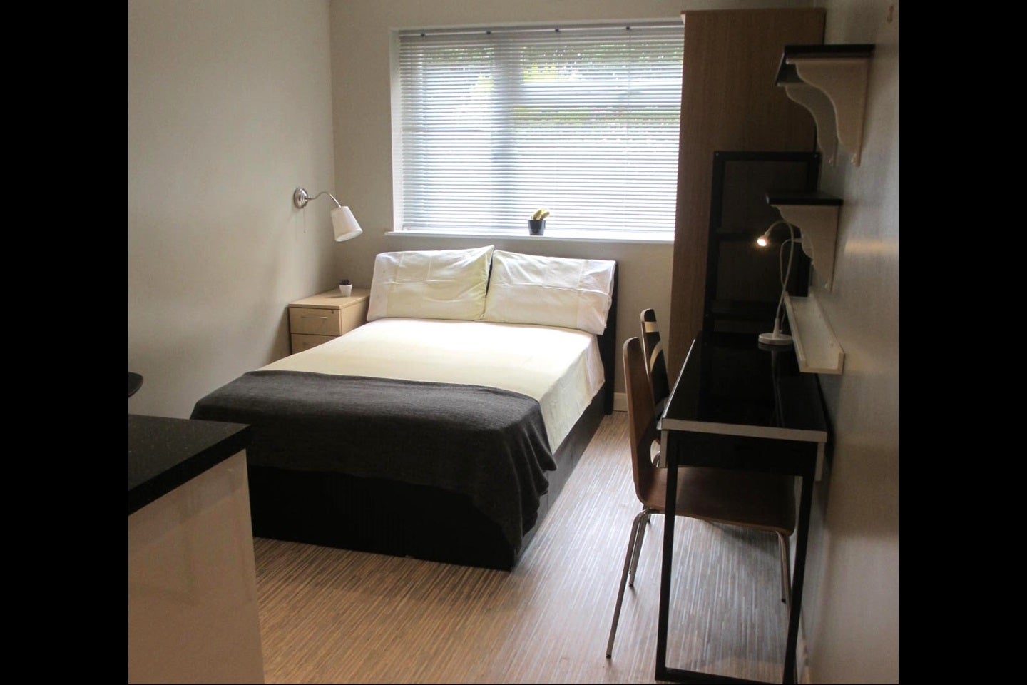 Room Moore Grove Crescent in Borough of Runnymede