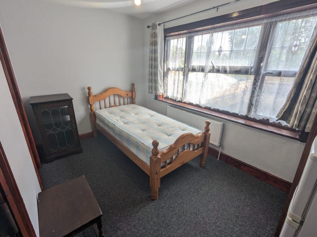 Room Doyle Gardens in Greater London