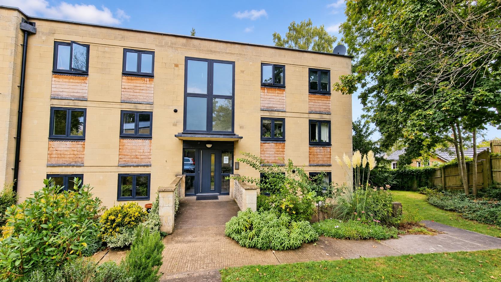 Flat Newbridge Road in Bath