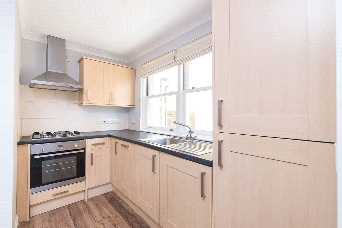 Flat Grove Crescent in Greater London