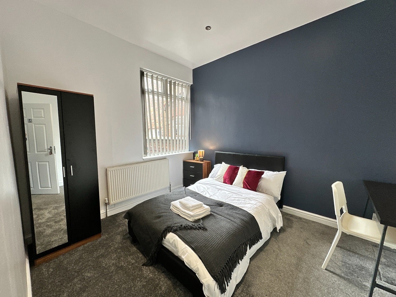 Room Daisy Bank Road in Manchester