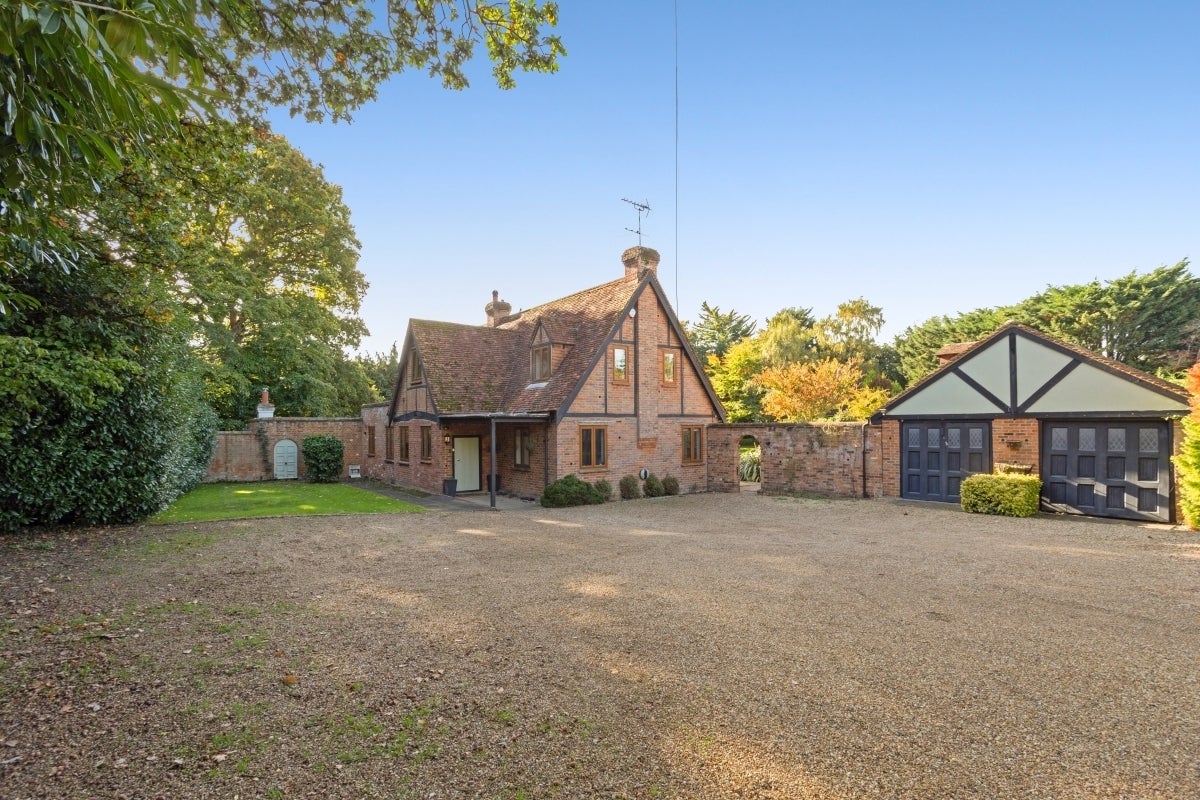 House Golden Ball Lane in Maidenhead