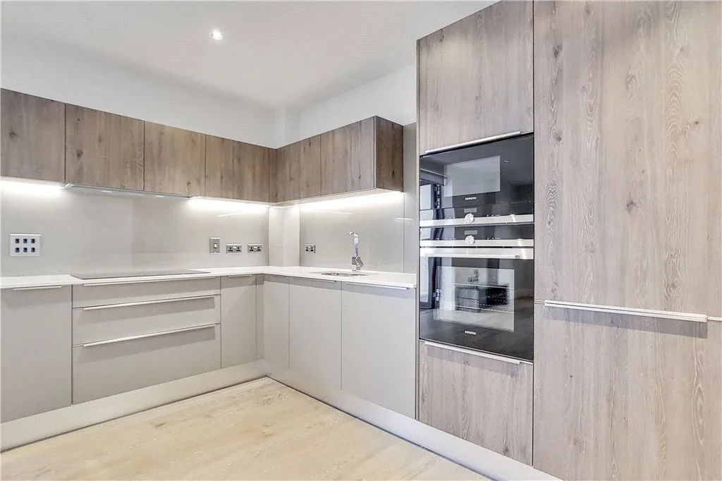Flat Lockington Road in Greater London