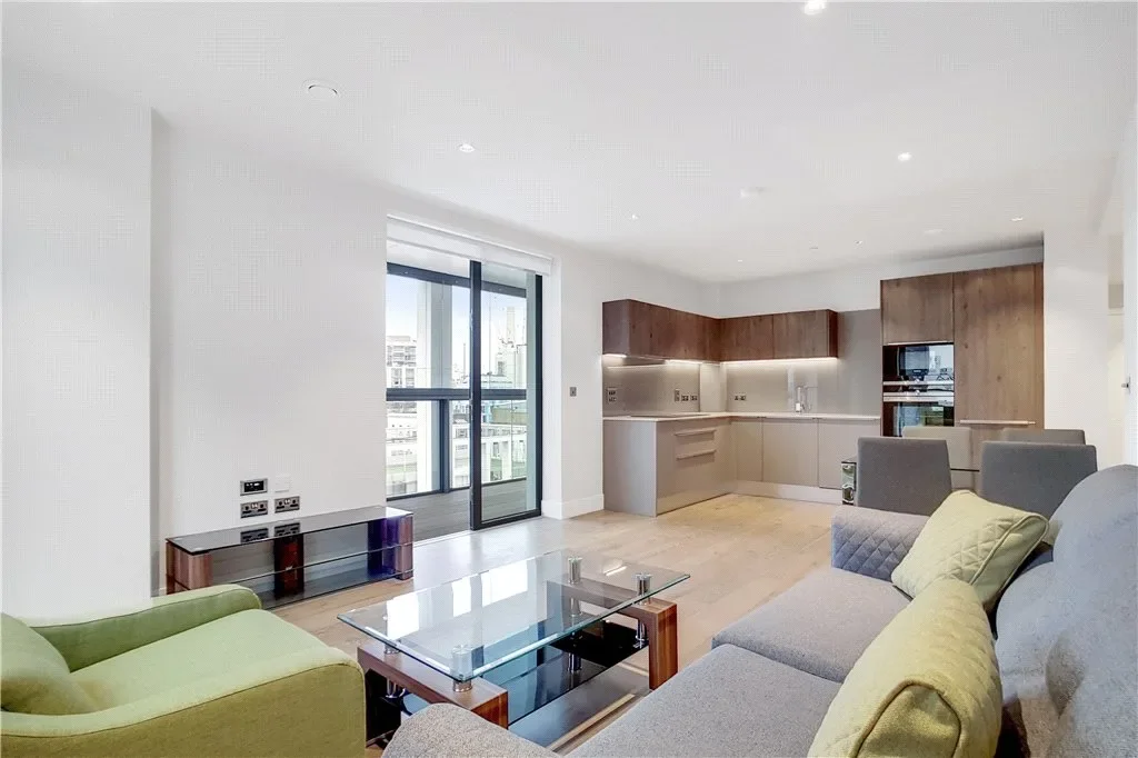 Flat Lockington Road in Greater London