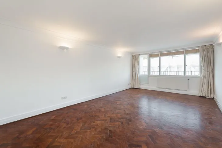 Flat Onslow Square in Greater London