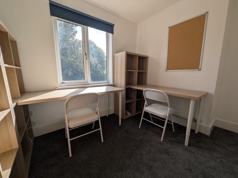 Room Beeston Road in Nottingham