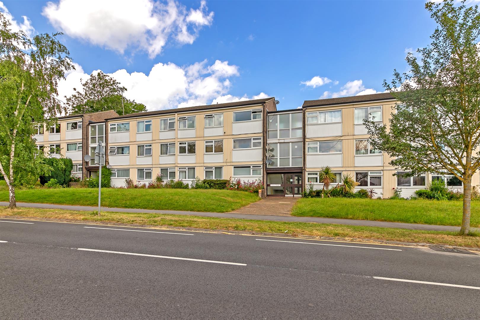 Flat The Ridgeway in St Albans