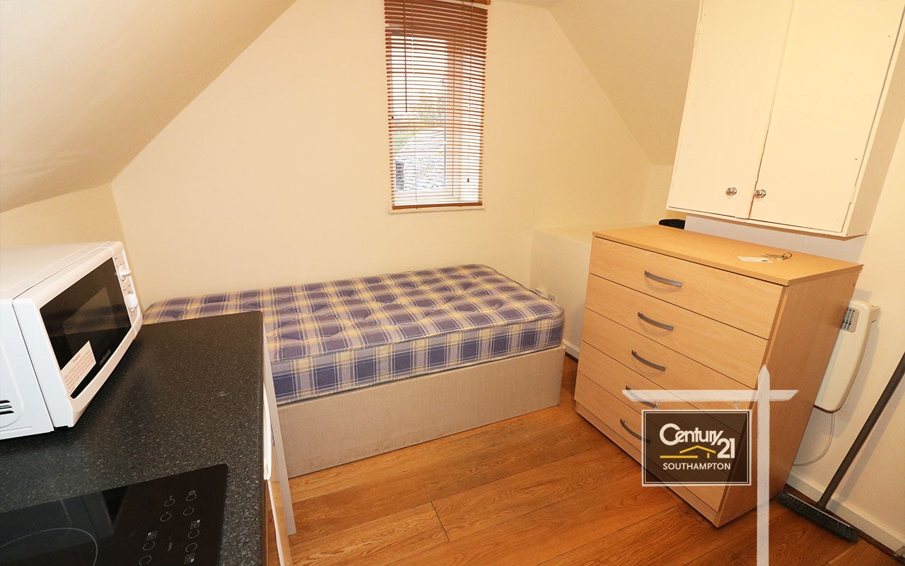 Flat Portswood Road in Southampton