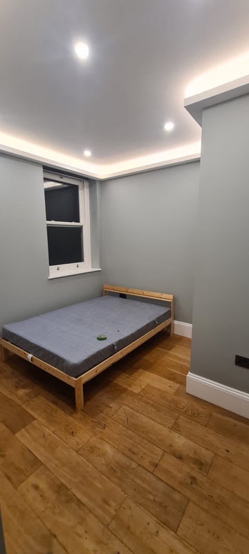 Room Rowhill Road in Greater London