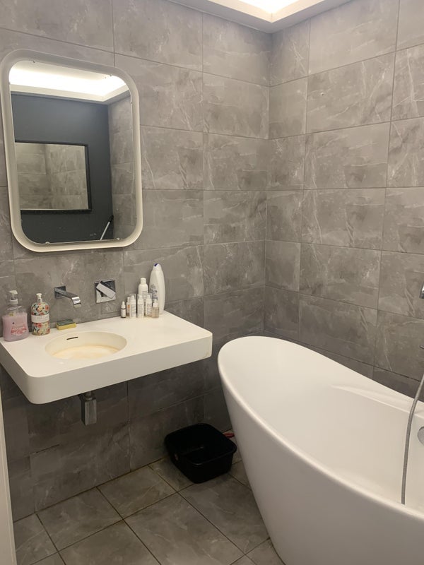 Room Rowhill Road in Greater London