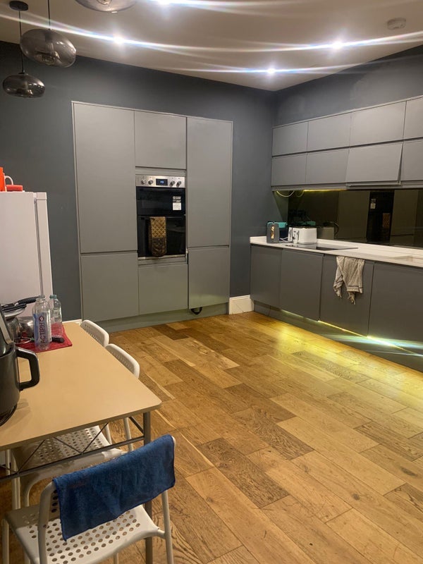 Room Rowhill Road in Greater London
