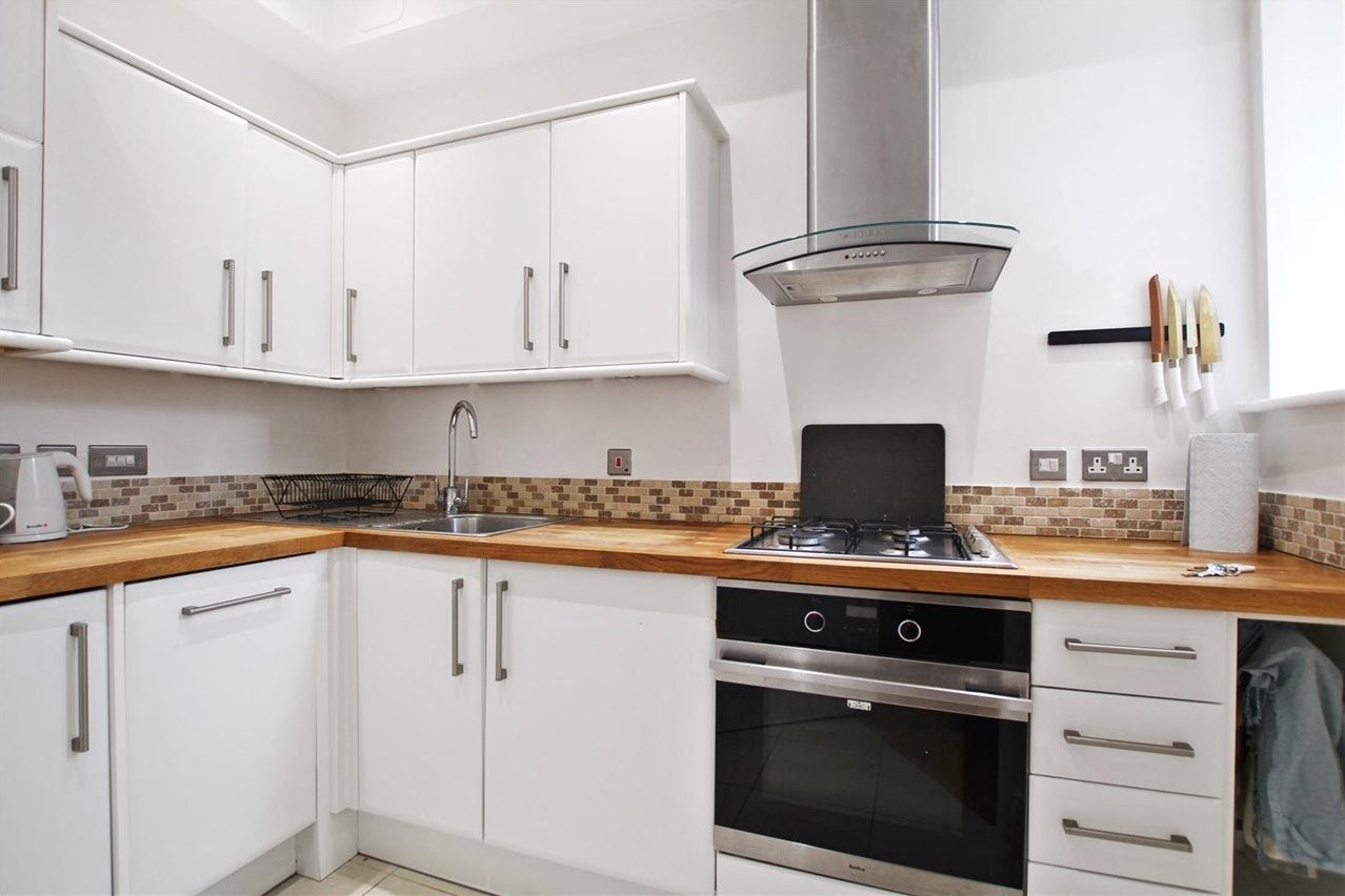Flat Wansunt Road in Greater London