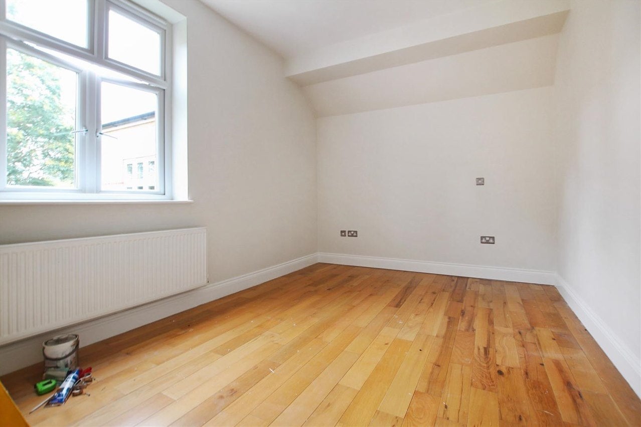 Flat Wansunt Road in Greater London