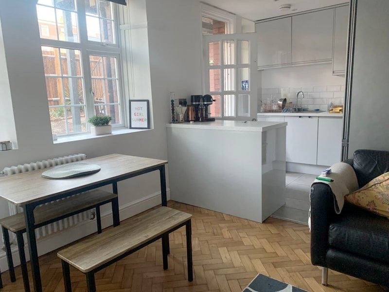 Room Beeches Road in Greater London
