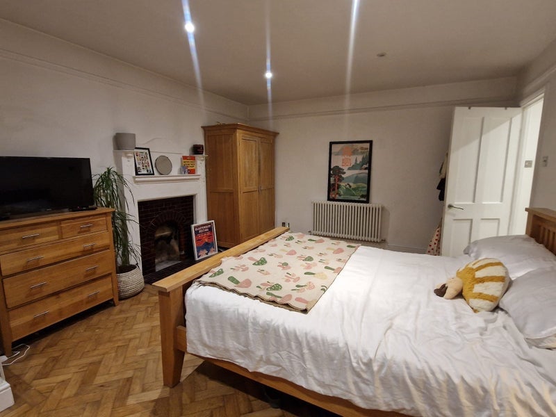 Room Beeches Road in Greater London