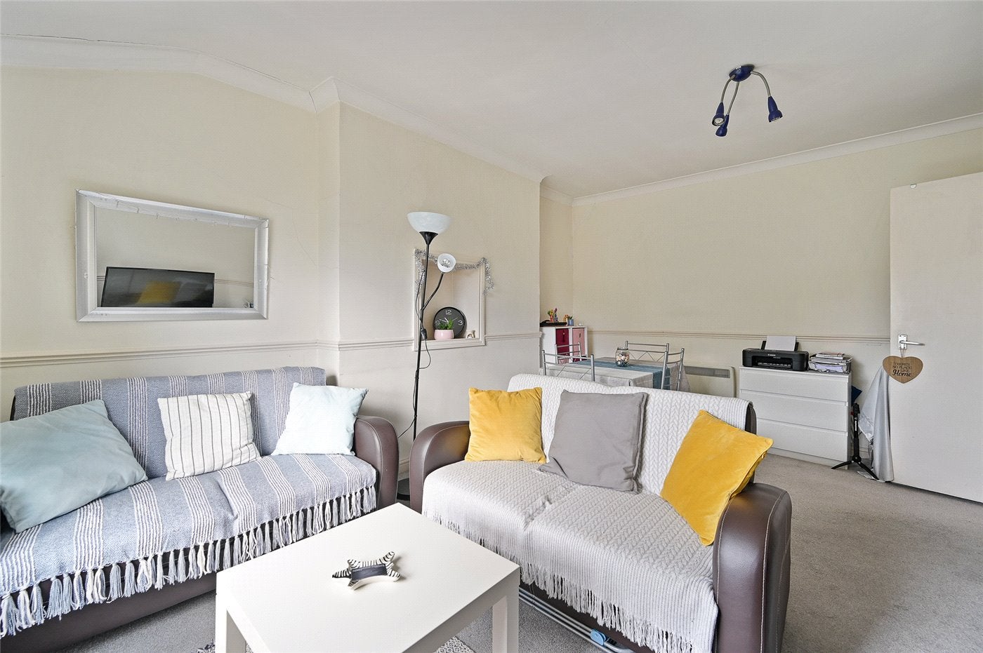 Flat Coningham Road in Greater London