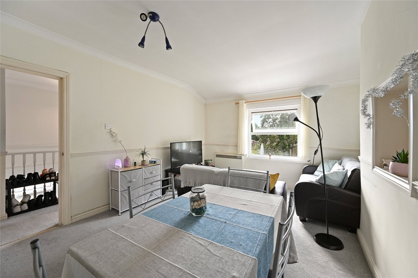 Flat Coningham Road in Greater London