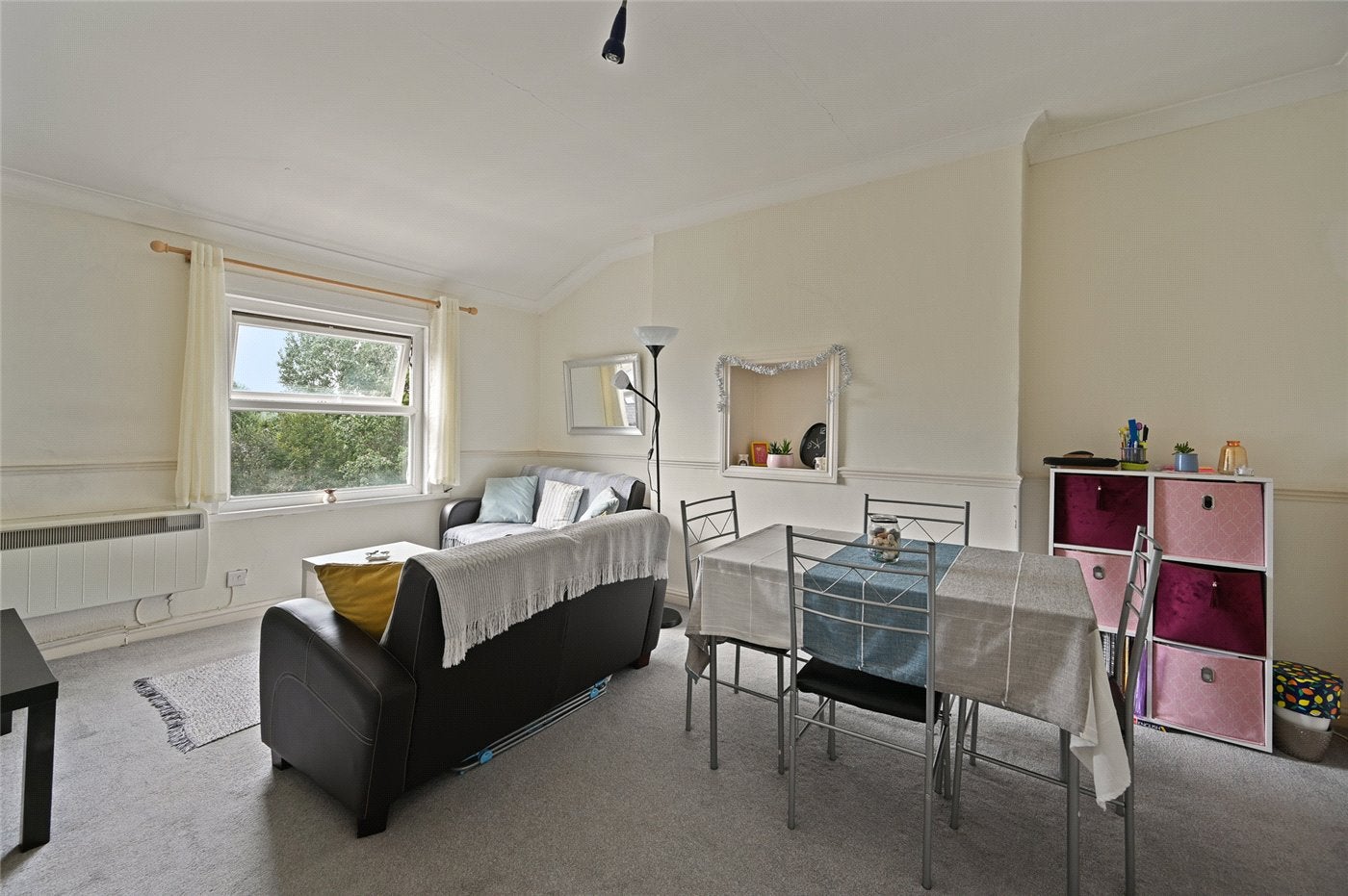 Flat Coningham Road in Greater London