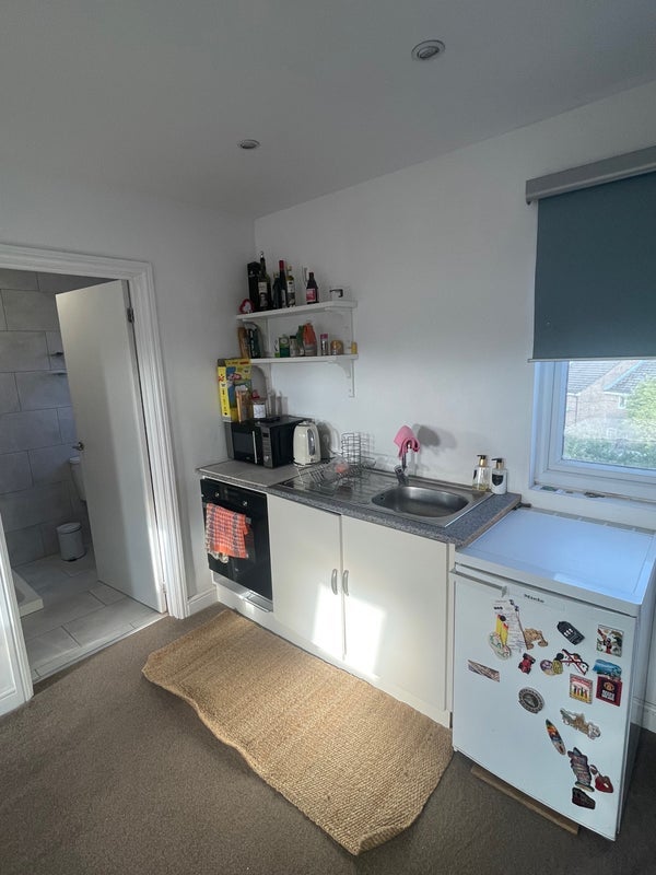 Room Davidson Road in Greater London