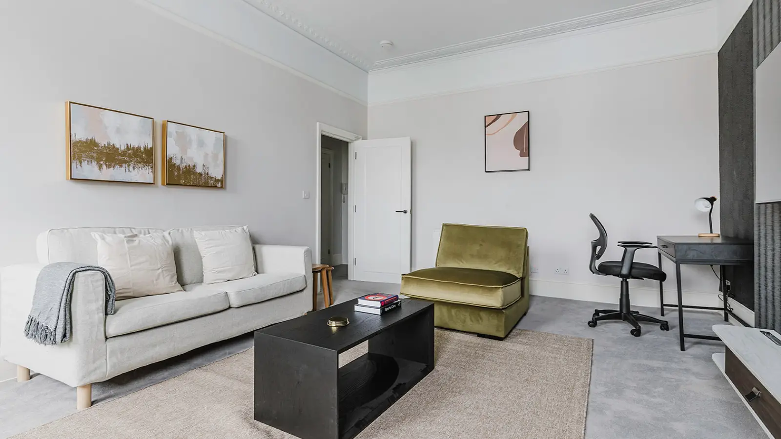 Flat Elgin Crescent in Greater London