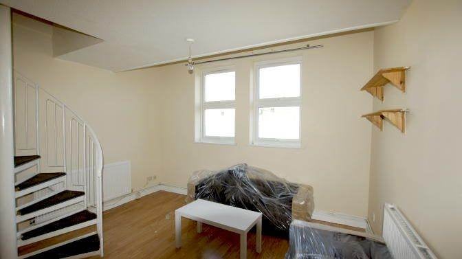 Flat Elgar Close in Greater London