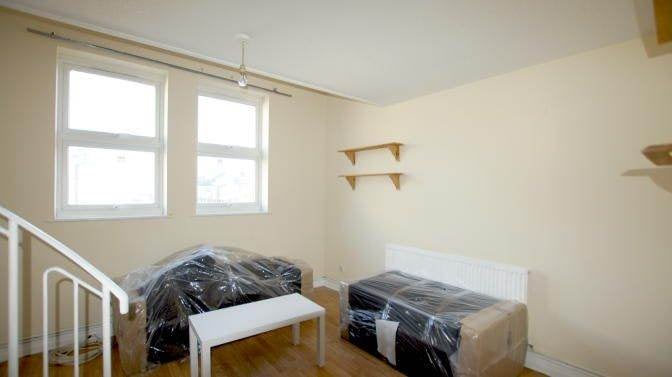 Flat Elgar Close in Greater London
