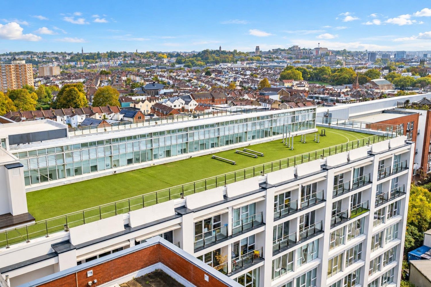 Flat Skypark Road in Bristol