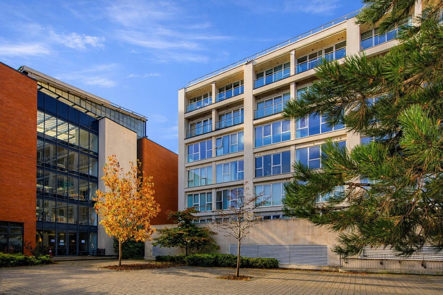 Flat Skypark Road in Bristol