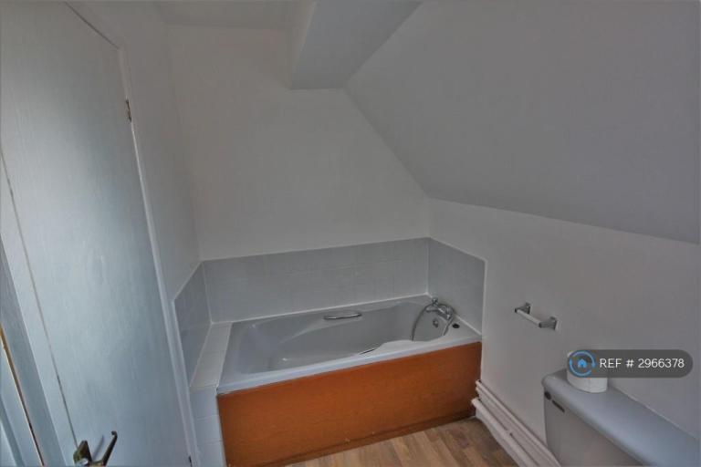 Flat Canvey Walk in Chelmsford