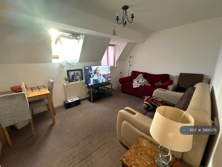Flat Canvey Walk in Chelmsford