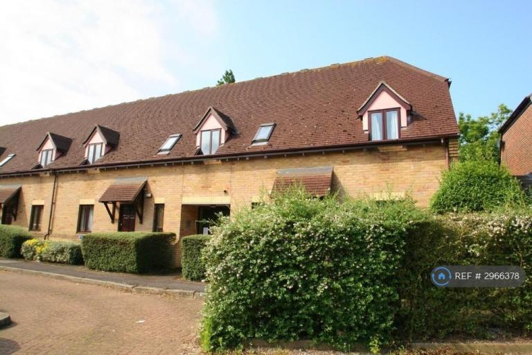 Flat Canvey Walk in Chelmsford