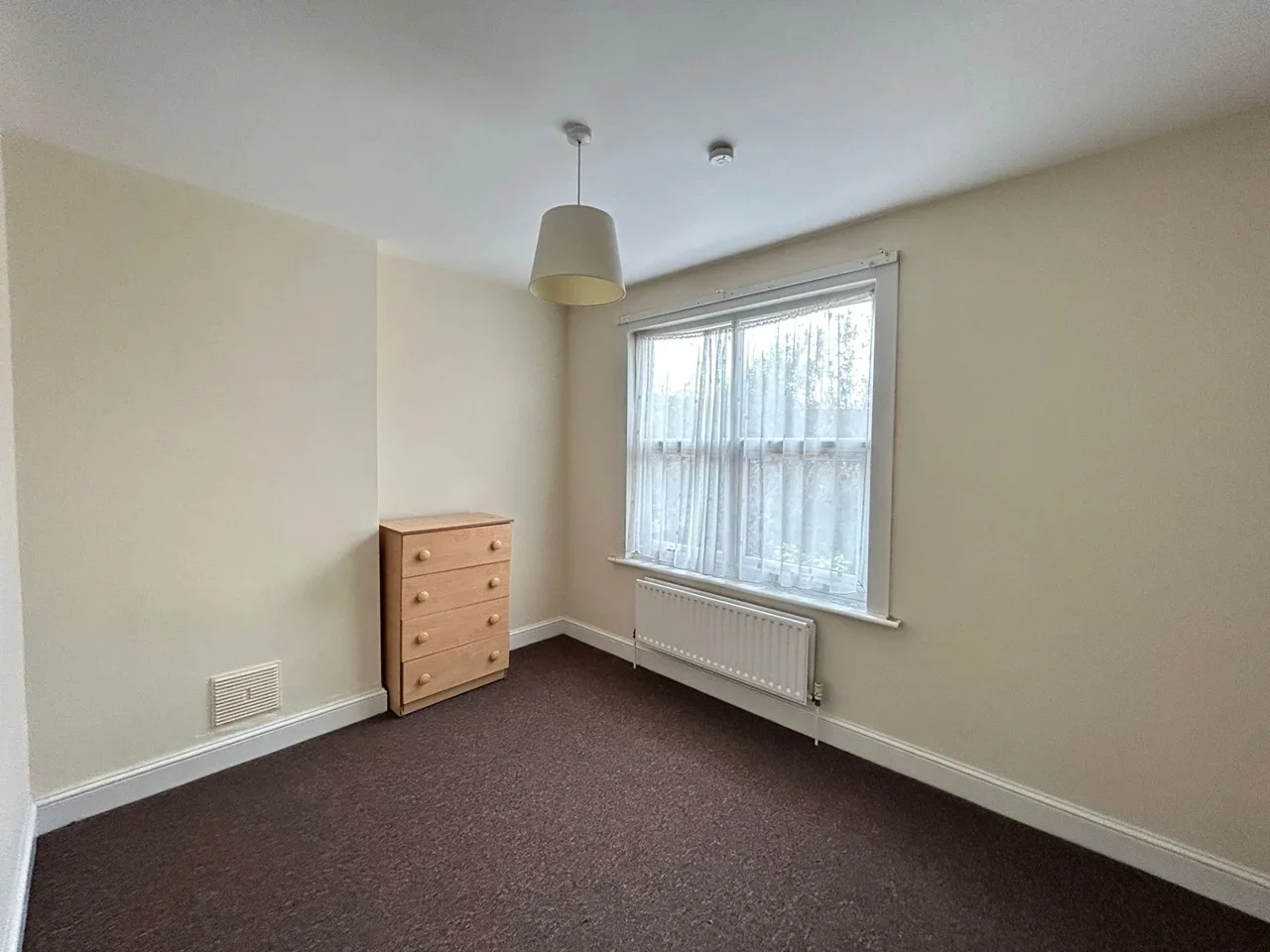 Flat Salmons Road in Greater London