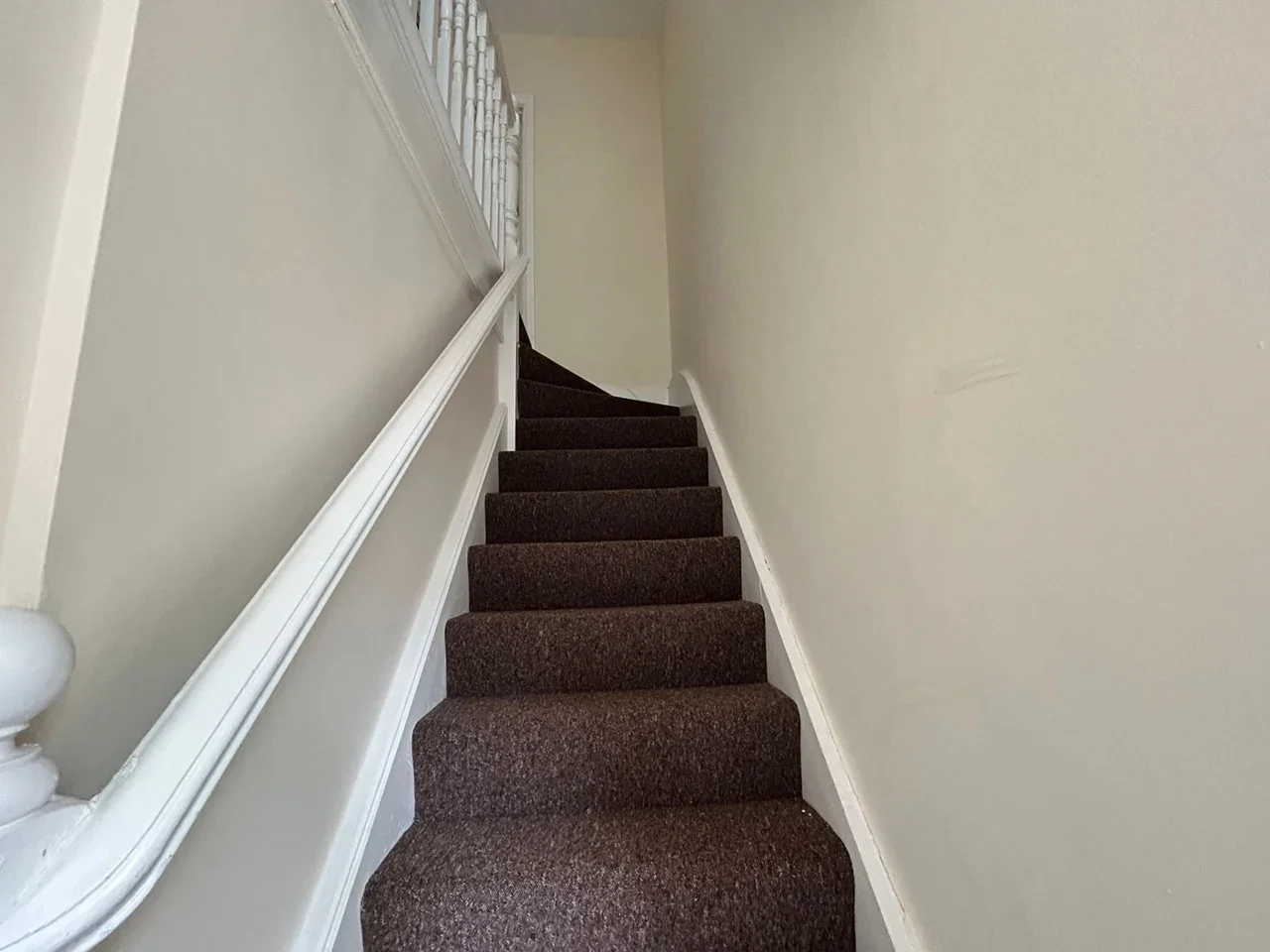 Flat Salmons Road in Greater London