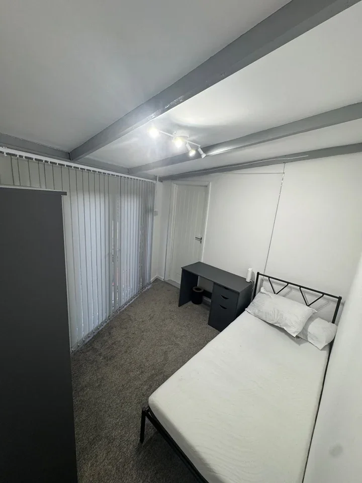 Room Cygnet Avenue in Greater London