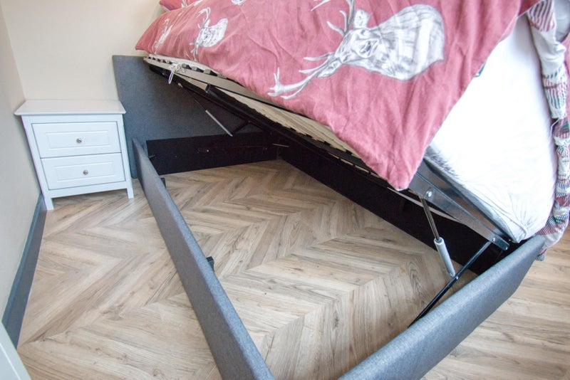 Room Queenstown Road in Greater London