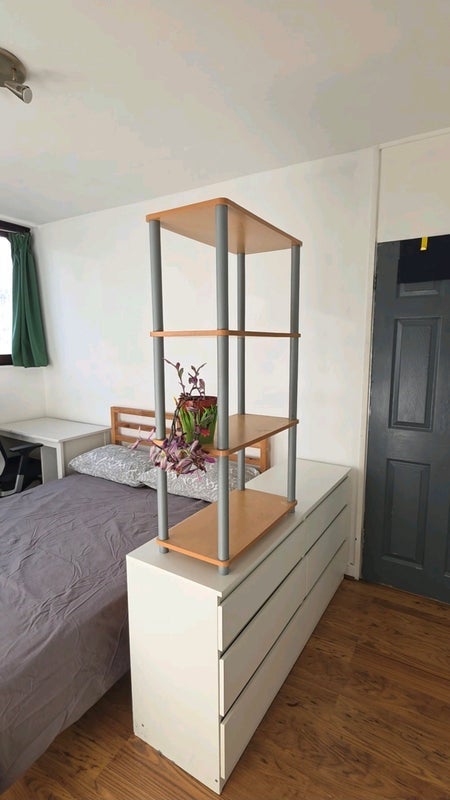 Room Crondall Street in Greater London