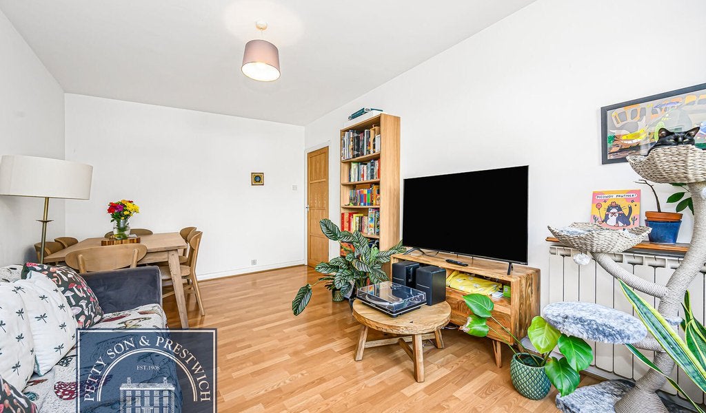 Flat Wellington Passage in Greater London