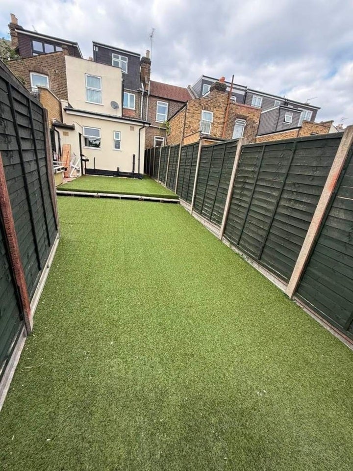 Flat Cranbrook Park in Greater London