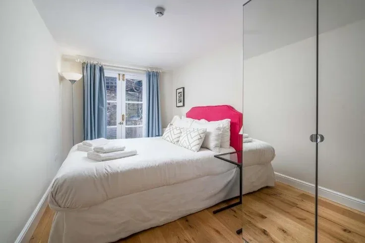 Flat Vauxhall Bridge Road in City of Westminster