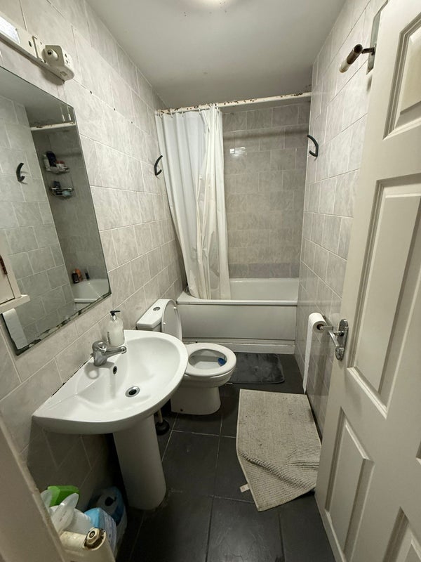 Room Long Drive in Greater London